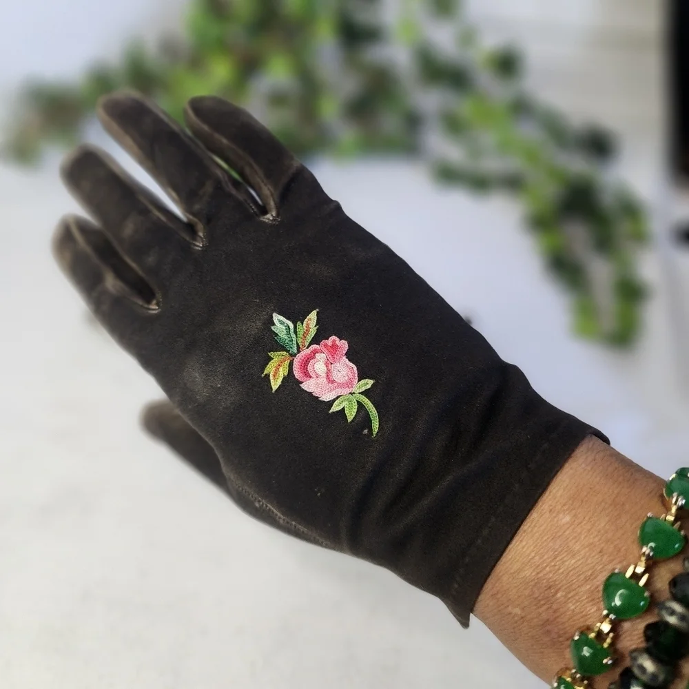 Vintage Kidskin Leather Gloves with Embroidered Flower